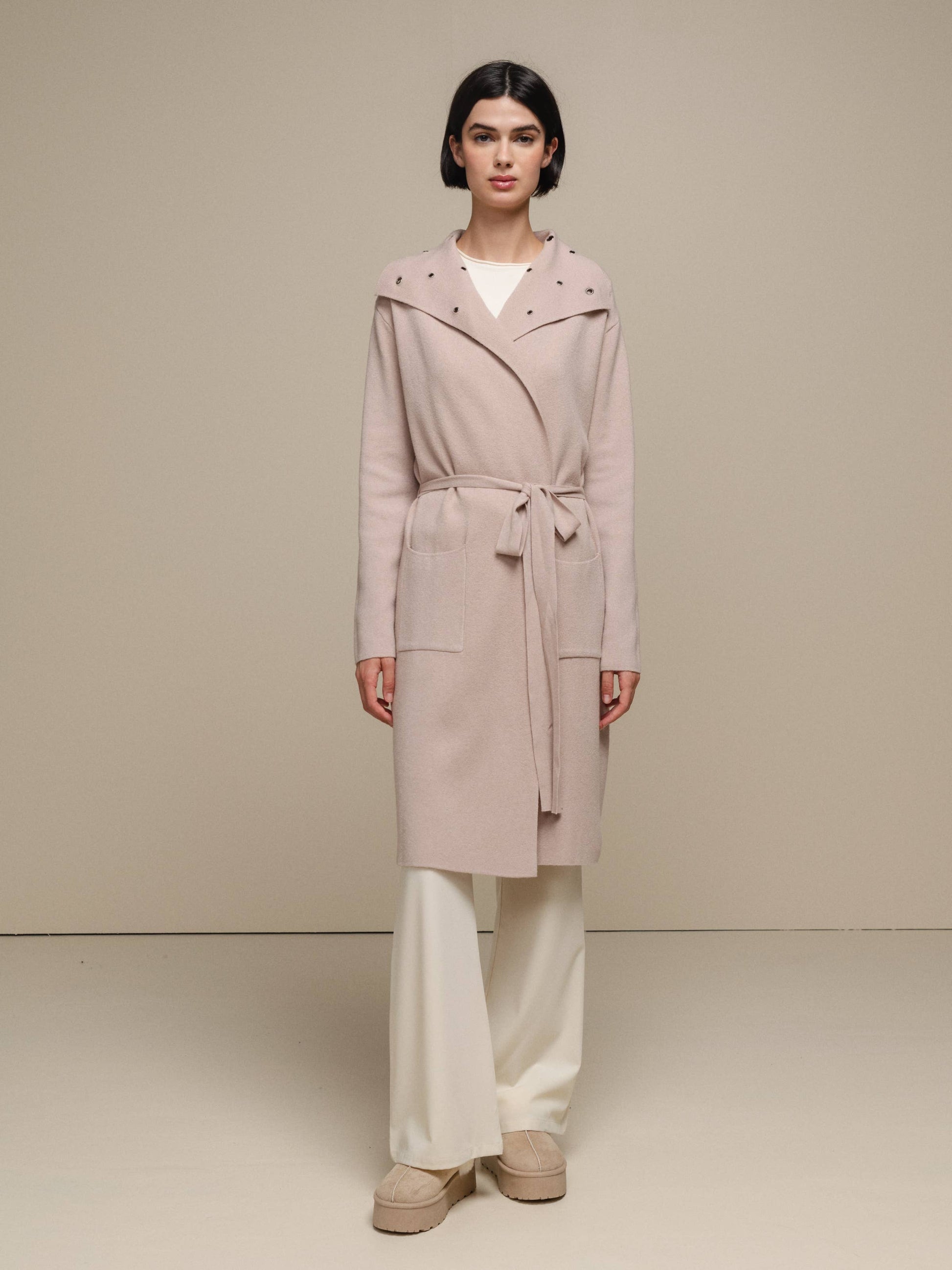 Cappotto cardigan in maglia con cintura e maxi collo