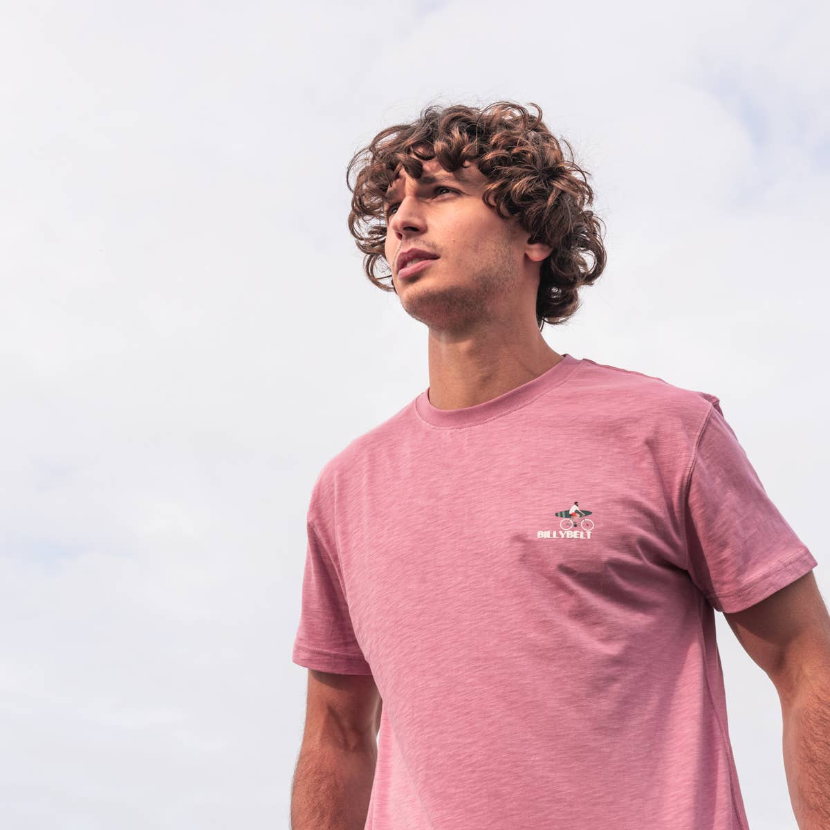 T-shirt rosa in cotone biologico con stampa surfer