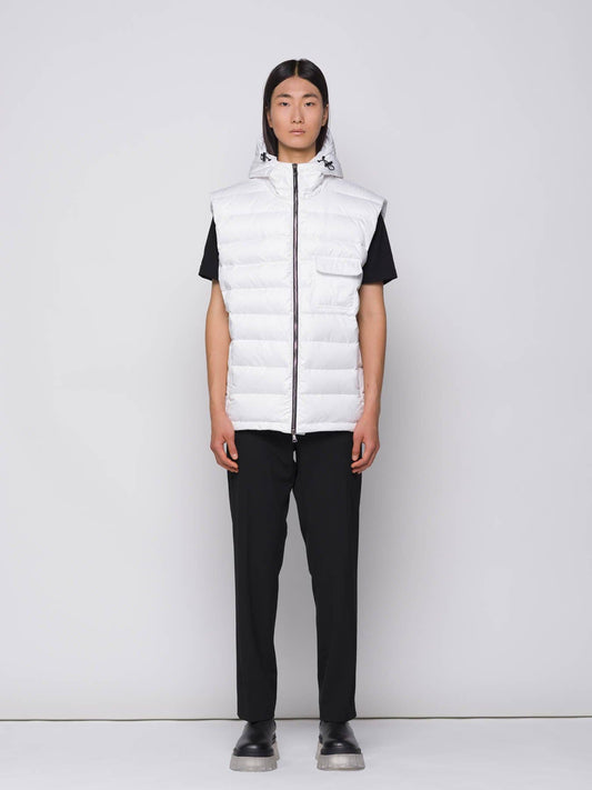 Gilet imbottito con cappuccio e zip