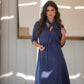 Abito midi in lino blu con scollo a V