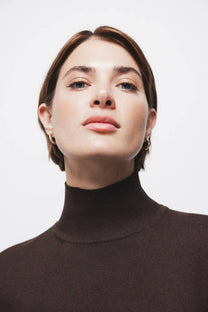 Maglione in maglia rasata con collo alto e maniche 3/4