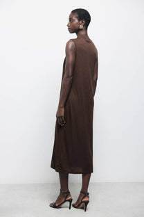 Abito midi con dettagli metallici e cut-out