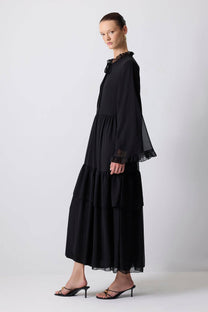 Abito lungo in chiffon nero con volant