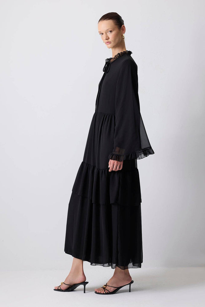 Abito lungo in chiffon nero con volant