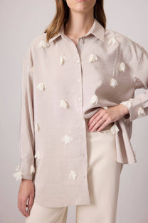 Camicia oversize con applicazioni floreali 3D