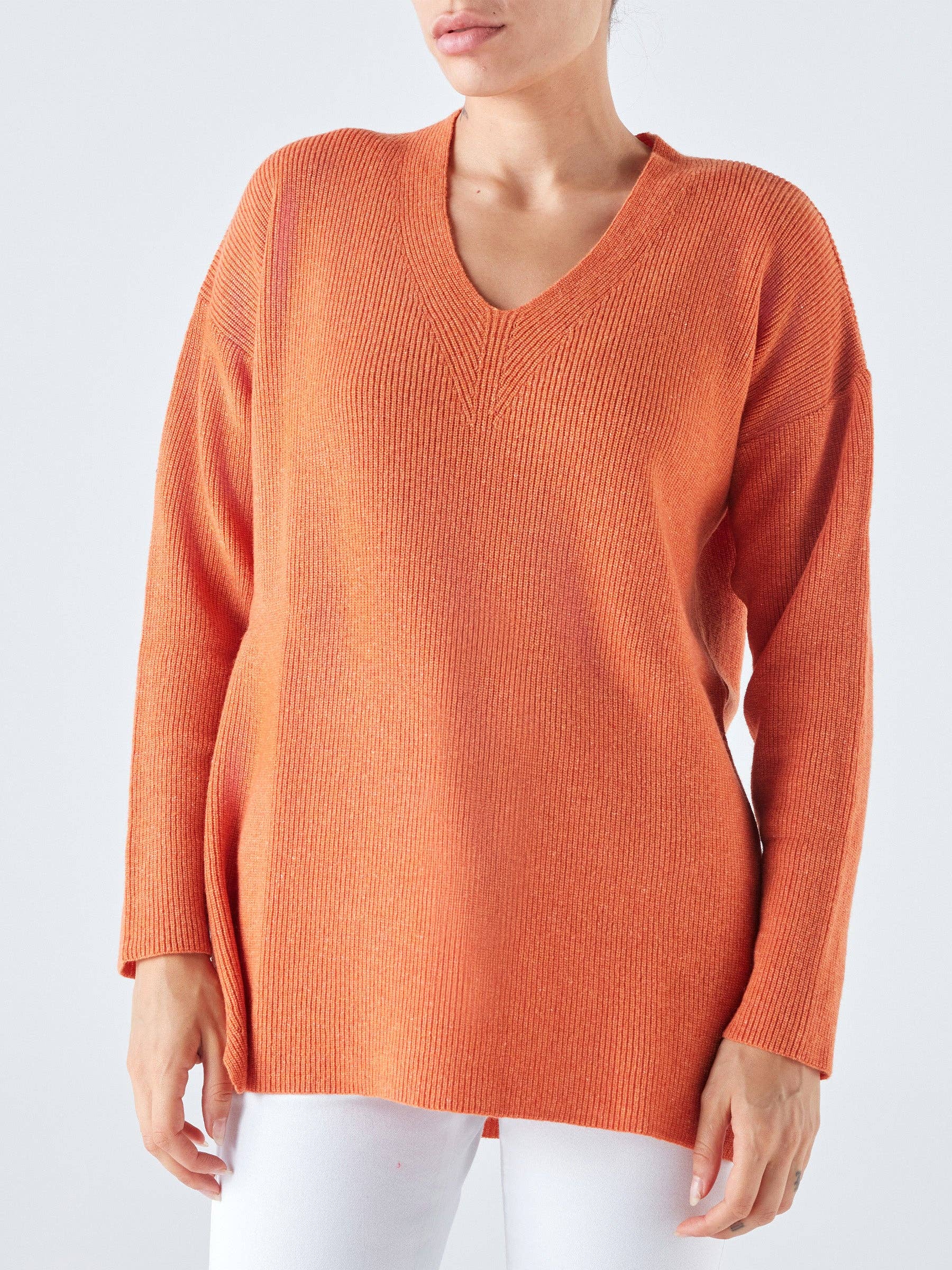 Maglione a coste con scollo a V