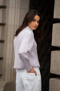 Cardigan corto in maglia con bottoni dorati