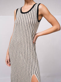 Abito midi in maglia a righe con spacco laterale