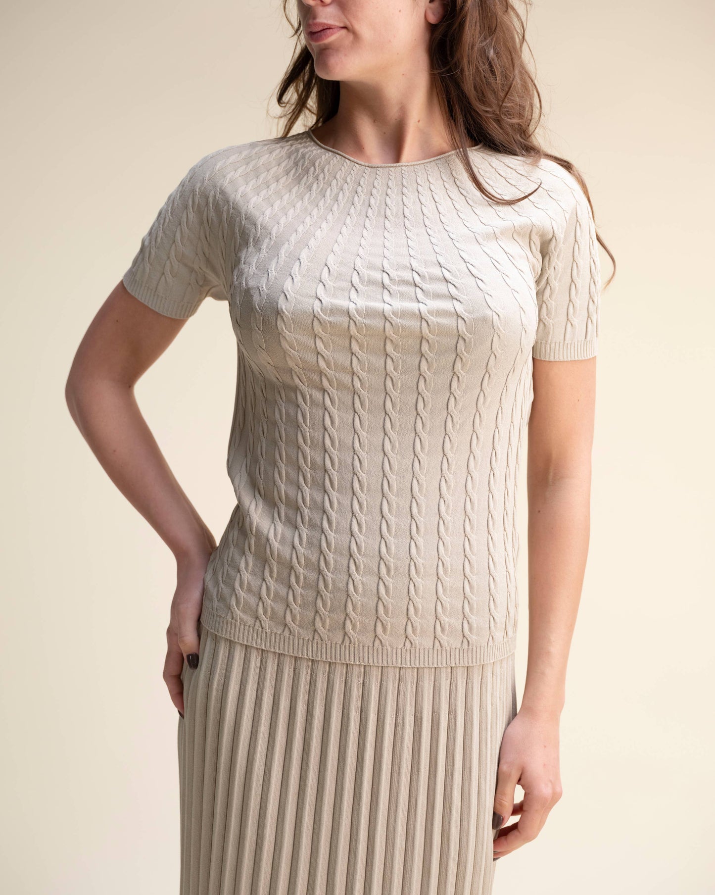 Top in maglia a trecce a maniche corte
