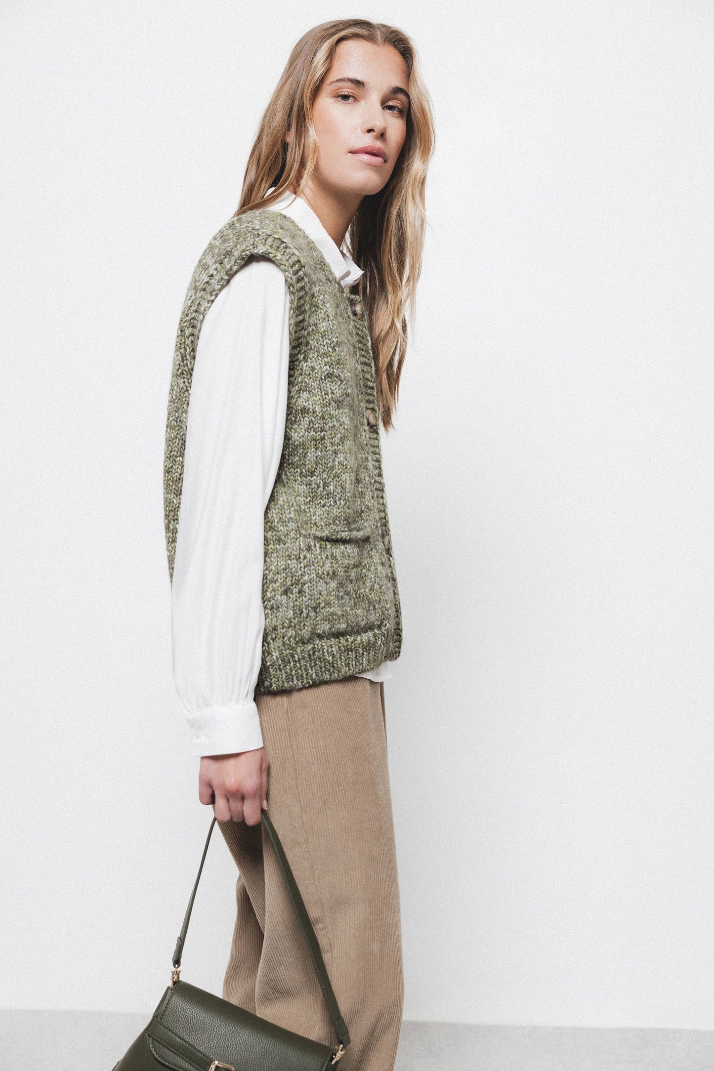 Gilet in maglia con bottoni a contrasto