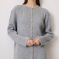 Cardigan lungo grigio con bottoni dorati