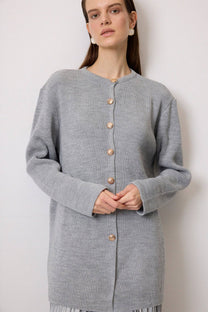 Cardigan lungo grigio con bottoni dorati