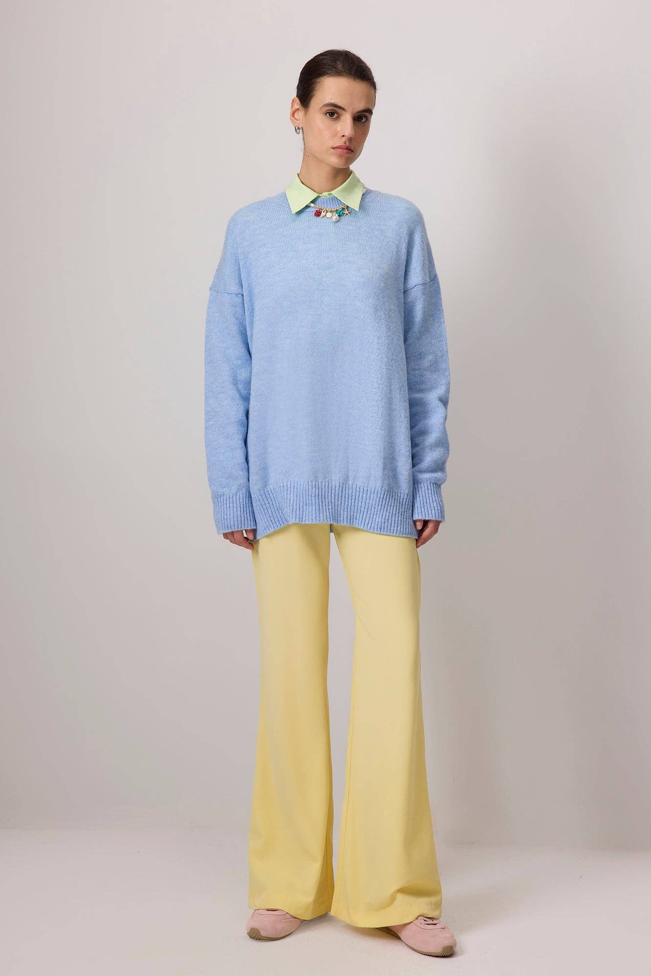 Pantaloni a zampa a vita alta giallo pastello con zip laterale