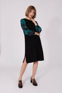 Abito midi nero in maglia con spacchi laterali