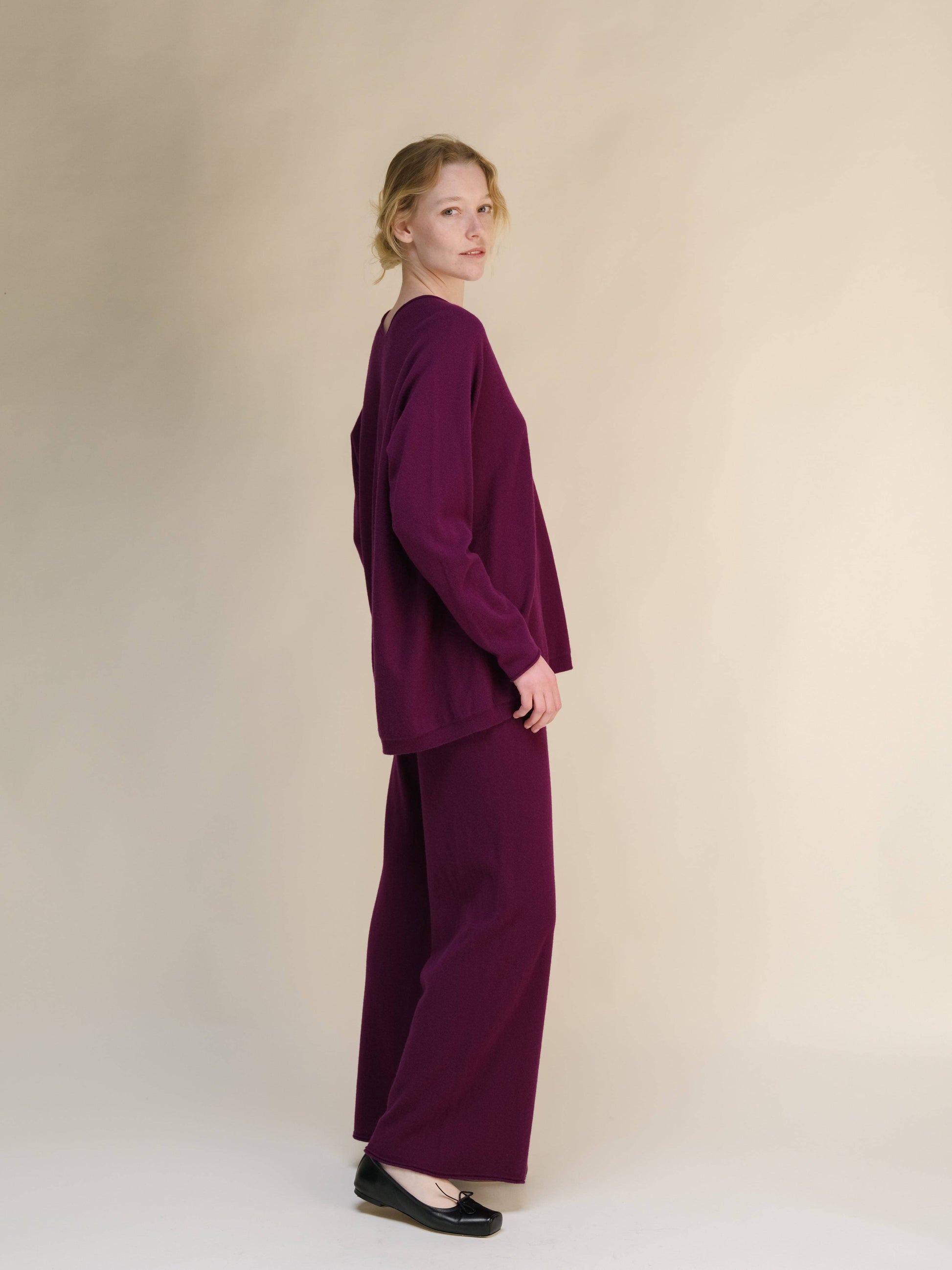 Maglione lungo con scollo a V profondo in misto cashmere