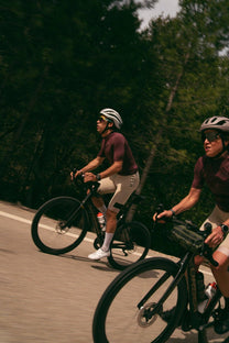 Culotte da ciclismo beige con bretelle