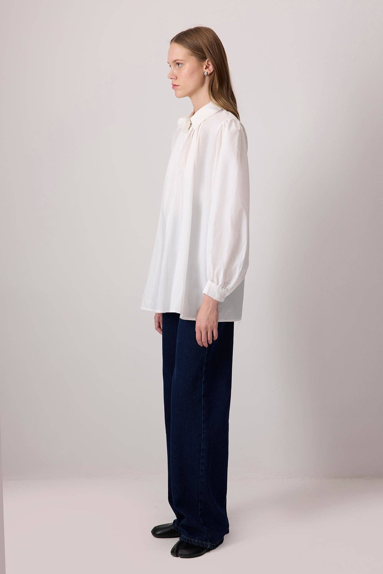 Camicia in cotone con rosellina al collo