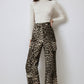 Pantaloni cargo a zampa in cotone leopardato