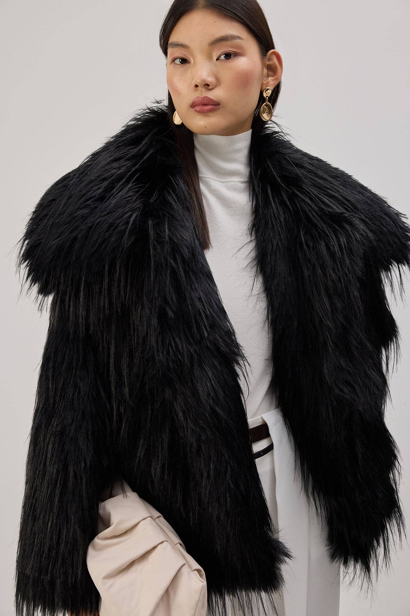 Cappotto corto in pelliccia sintetica