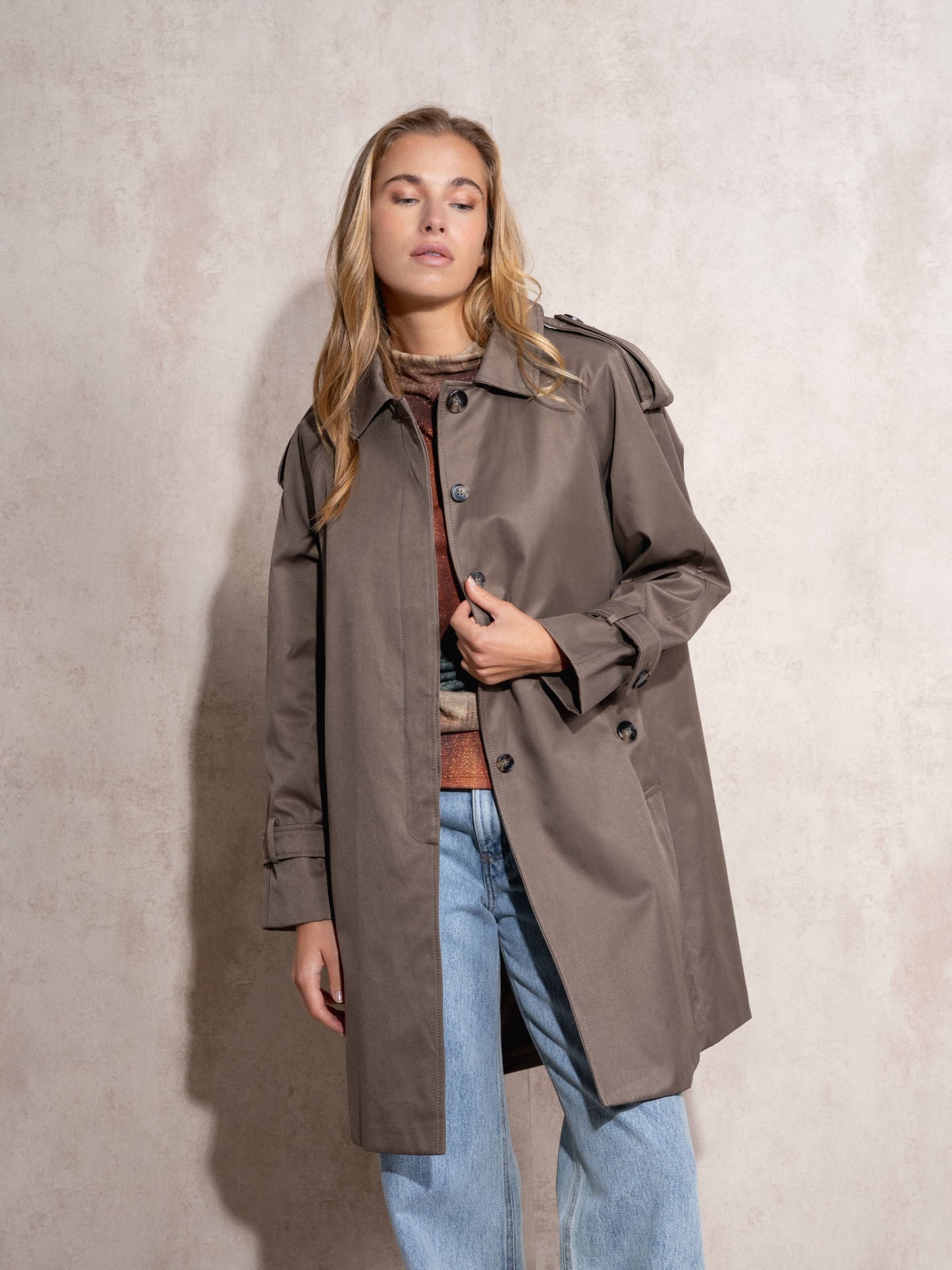 Impermeabile donna con bottoni effetto tartaruga