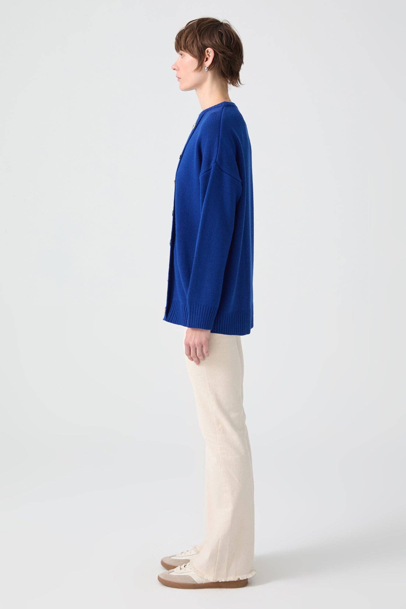 Maglione oversize con bottoni laterali blu mezzanotte