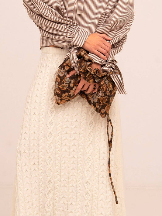 Pochette a sacchetto floreale marrone