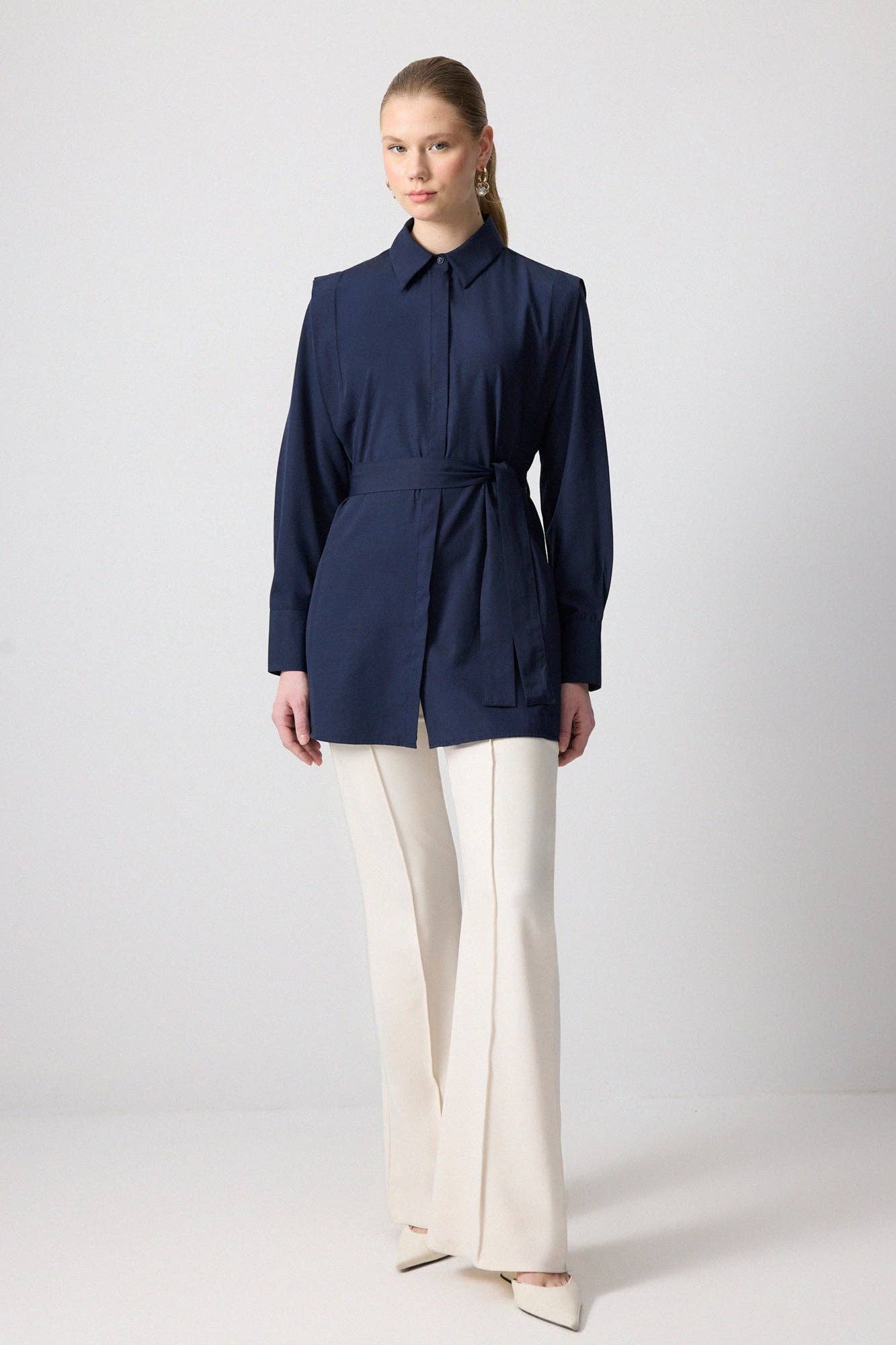 Camicia in popeline con cintura in vita