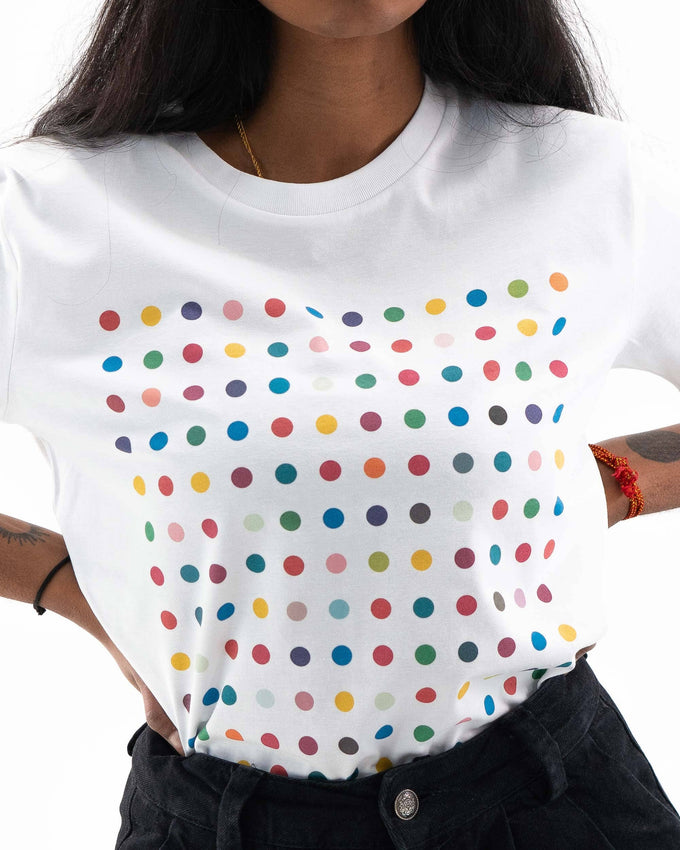 T-shirt unisex bianca con stampa a pois multicolore