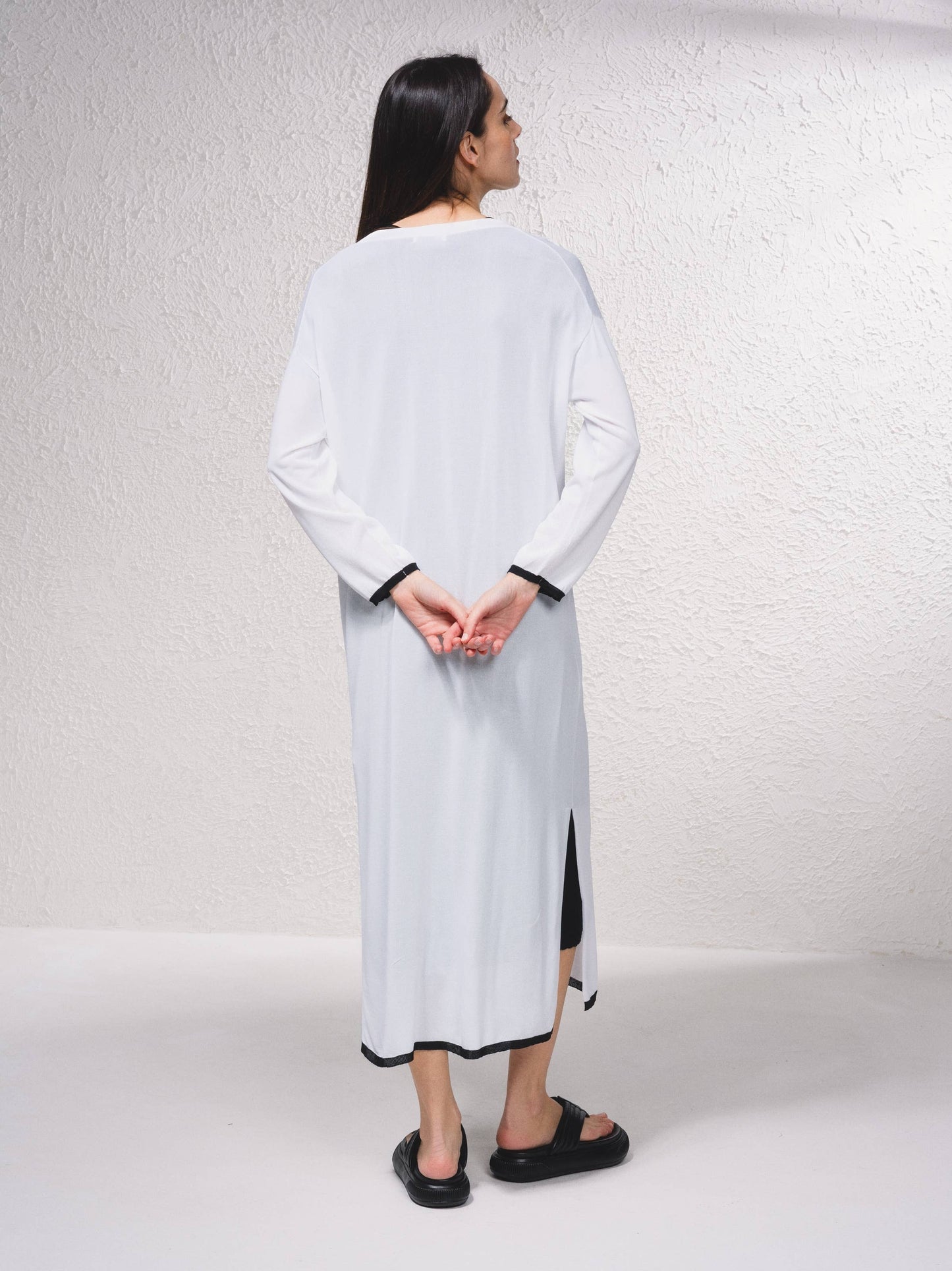 Cappotto lungo in maglia fine con scollo a V