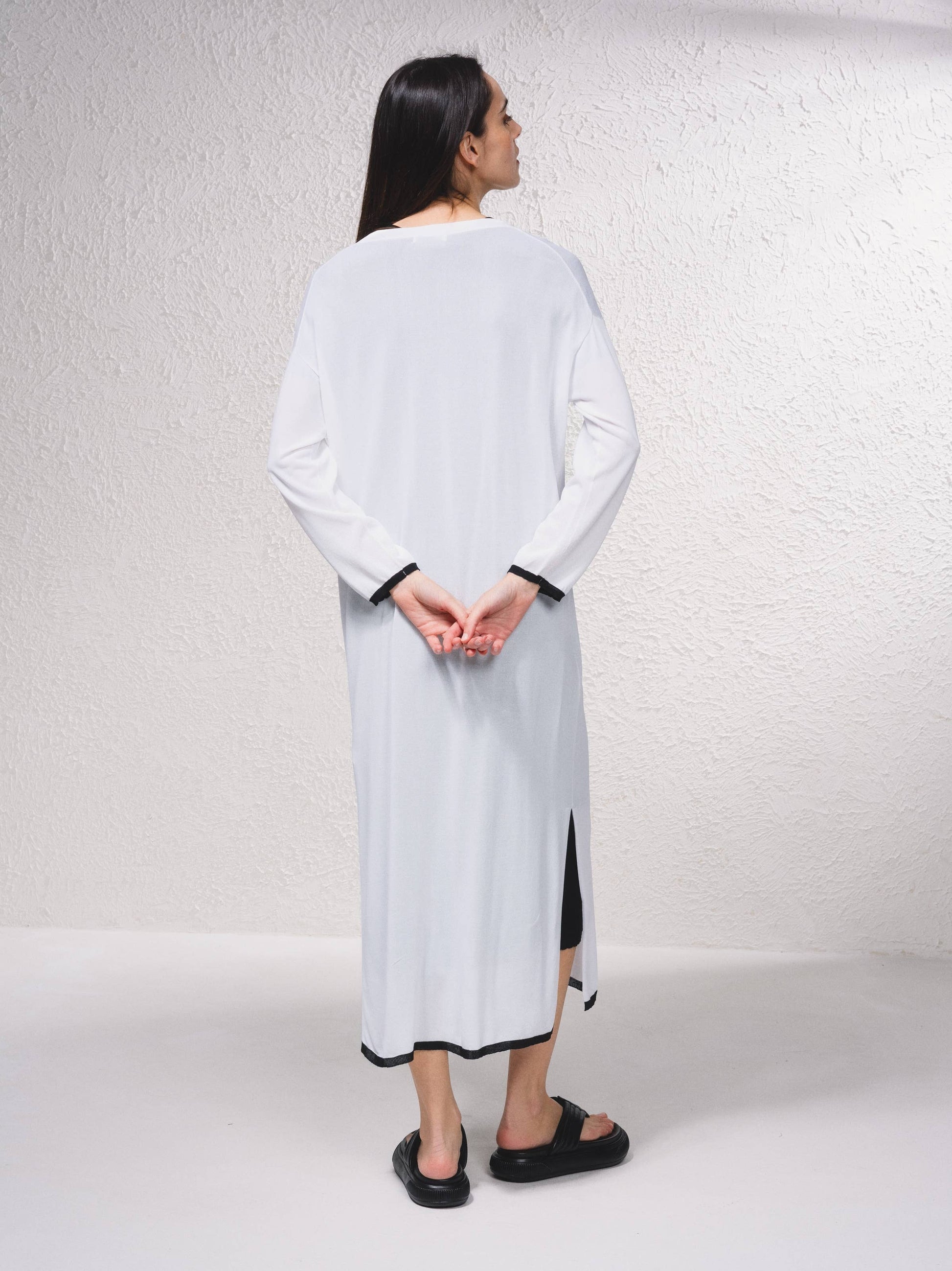 Cappotto lungo in maglia fine con scollo a V