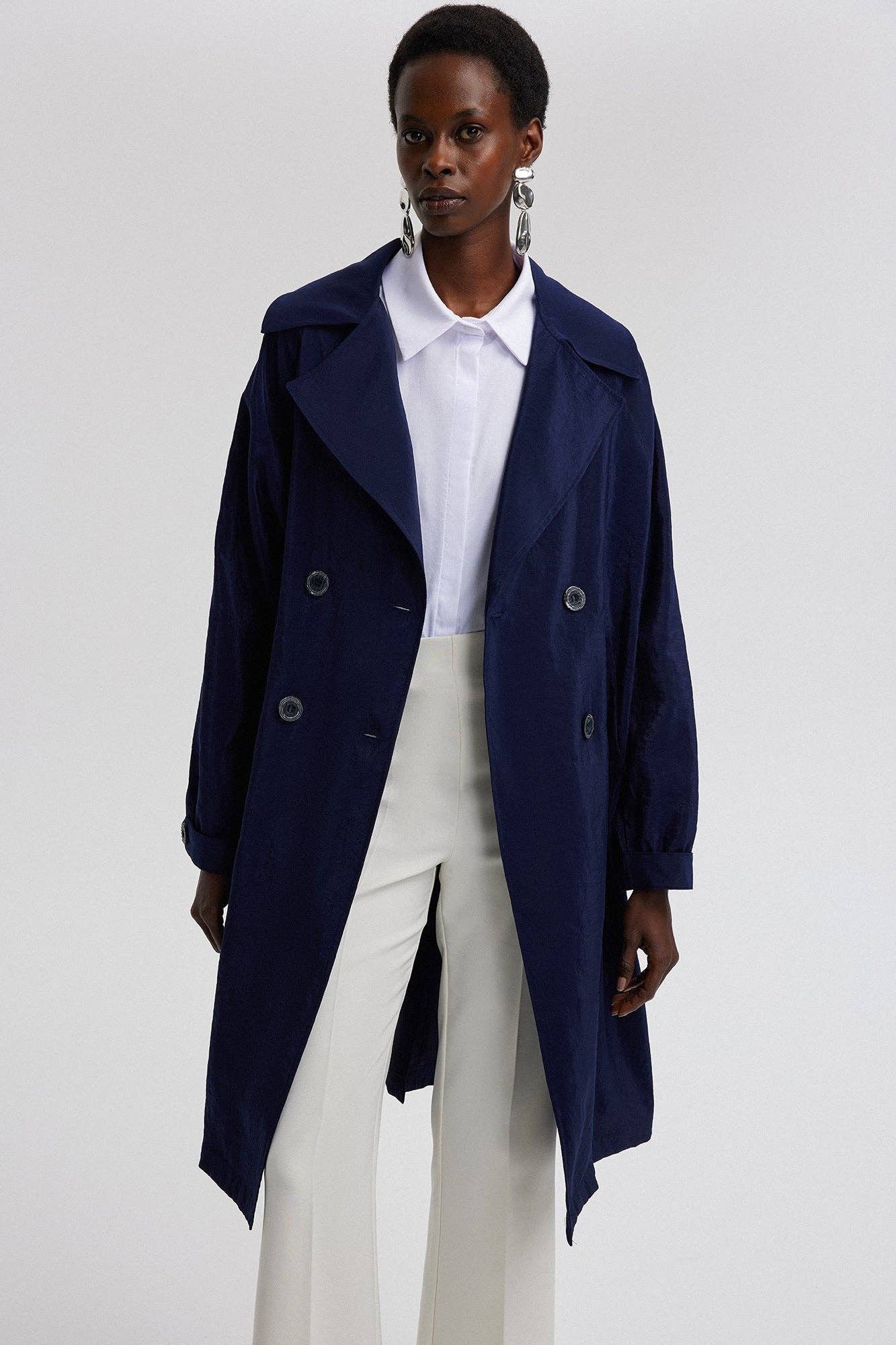 Trench coat rilassato con cintura effetto cupro blu navy