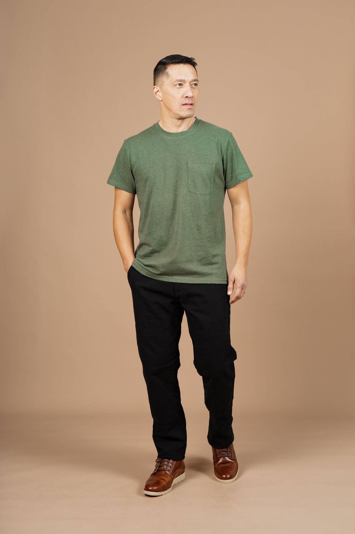 T-shirt con taschino in canapa biologica color Cipresso