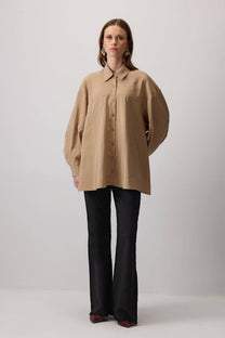 Camicia oversize abbottonata in effetto cupro
