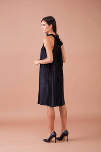 Abito midi in velluto plissé con collo halter