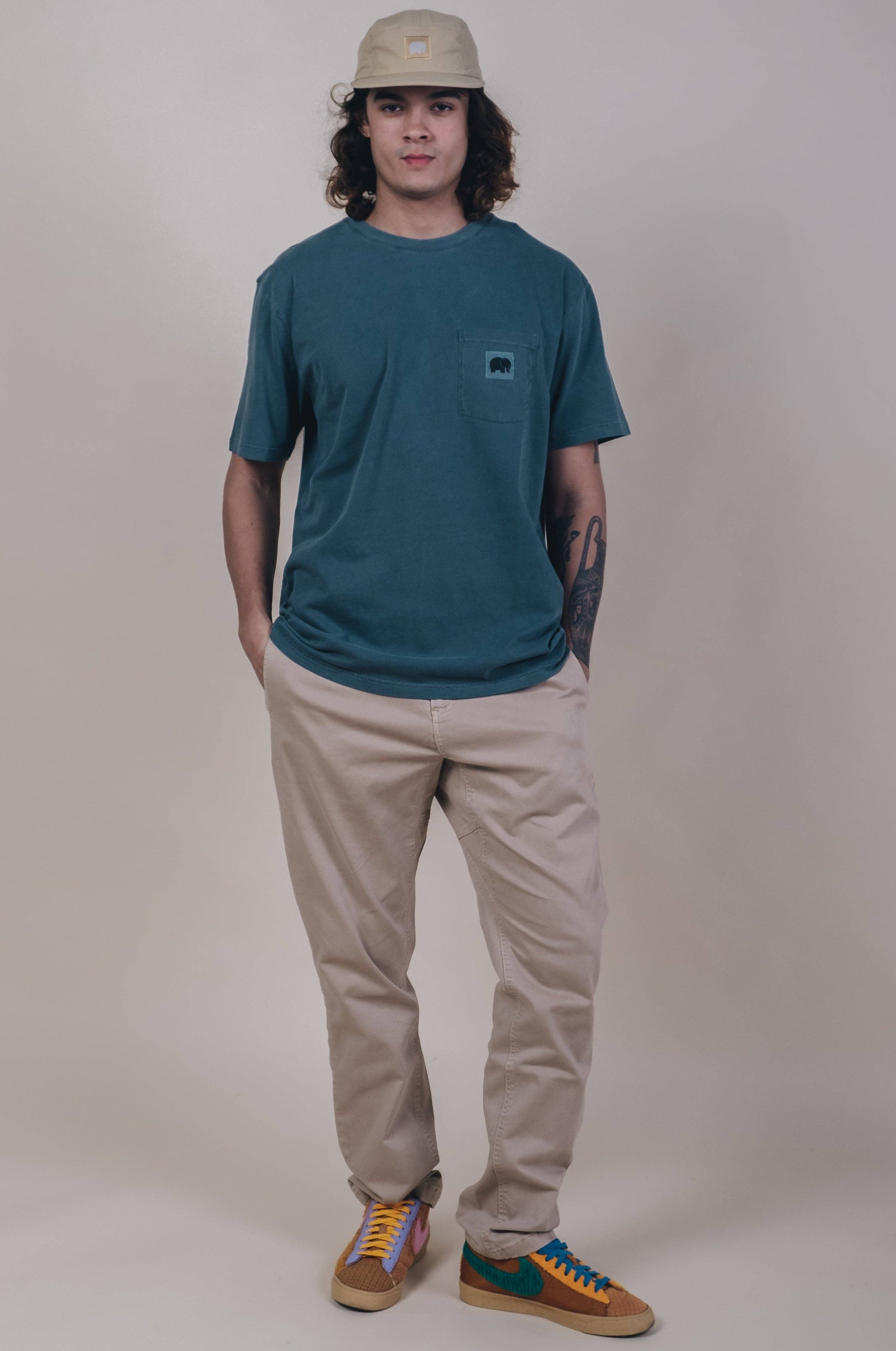 T-shirt in garza tinta a pigmento verde olmo con taschino