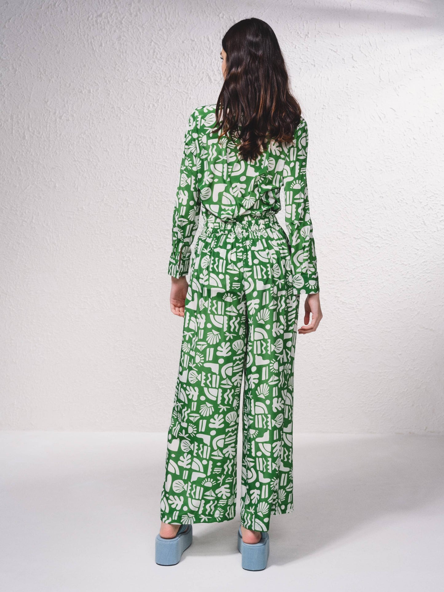 Pantaloni satinati a vita alta con stampa