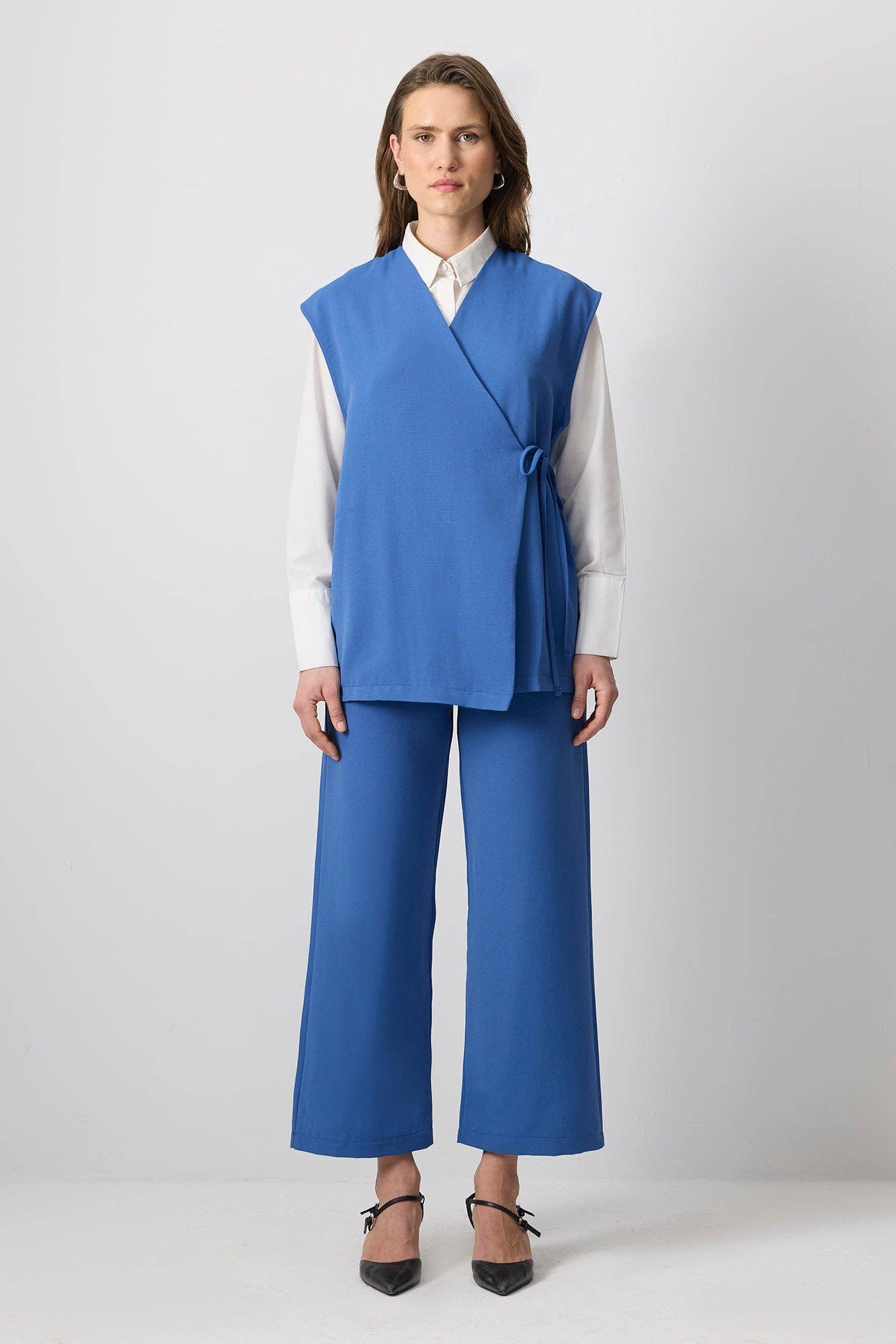 Completo gilet e pantaloni in misto lino indaco