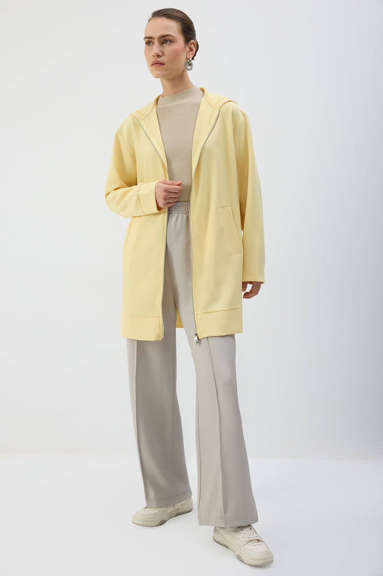Giacca lunga con cappuccio e zip