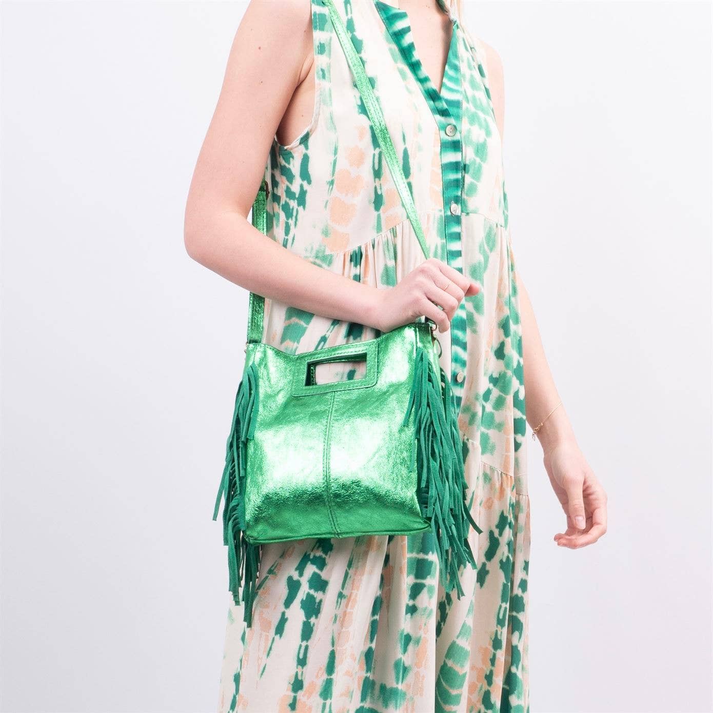 Borsa in pelle iridescente con frange