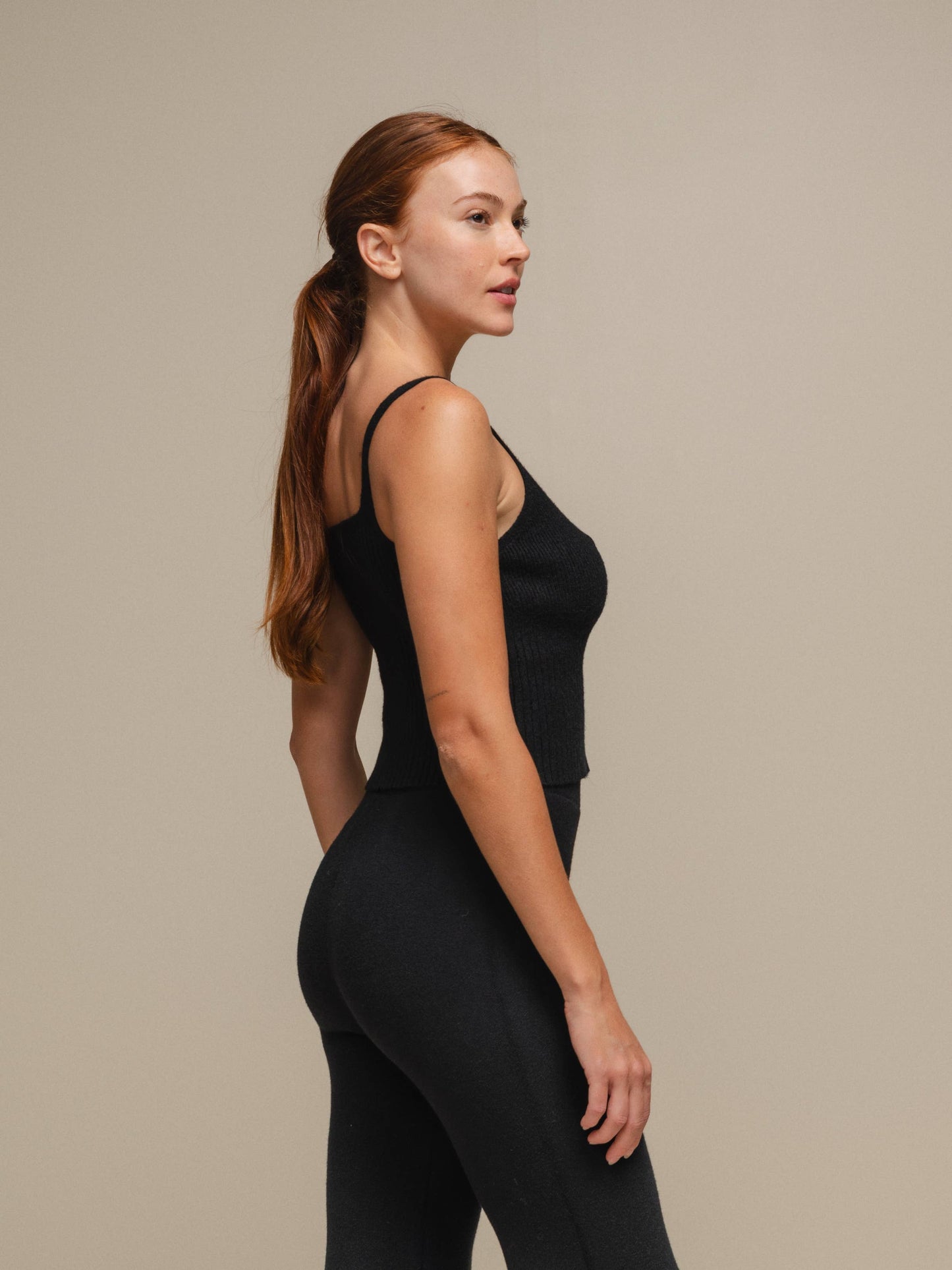 Top in maglia a coste con scollo a V