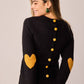 Maglione nero con toppe a cuore e bottoni sul retro