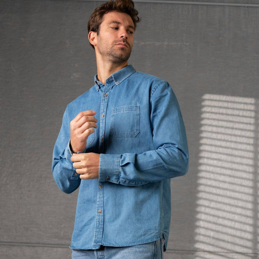 Camicia in denim leggero in cotone azzurro chiaro