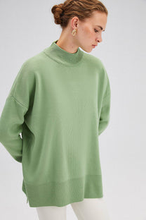 Maglione essenziale a collo alto a coste