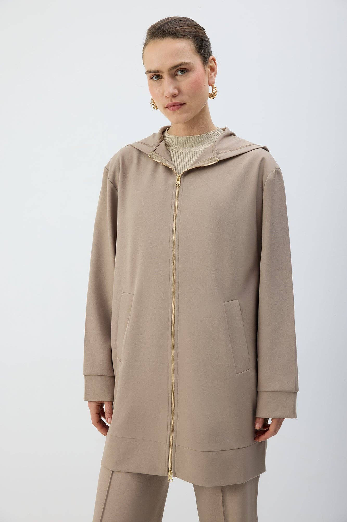 Giacca lunga con cappuccio e zip