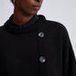 Maglione nero oversize con bottoni asimmetrici