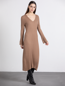 Abito midi a coste con scollo a V