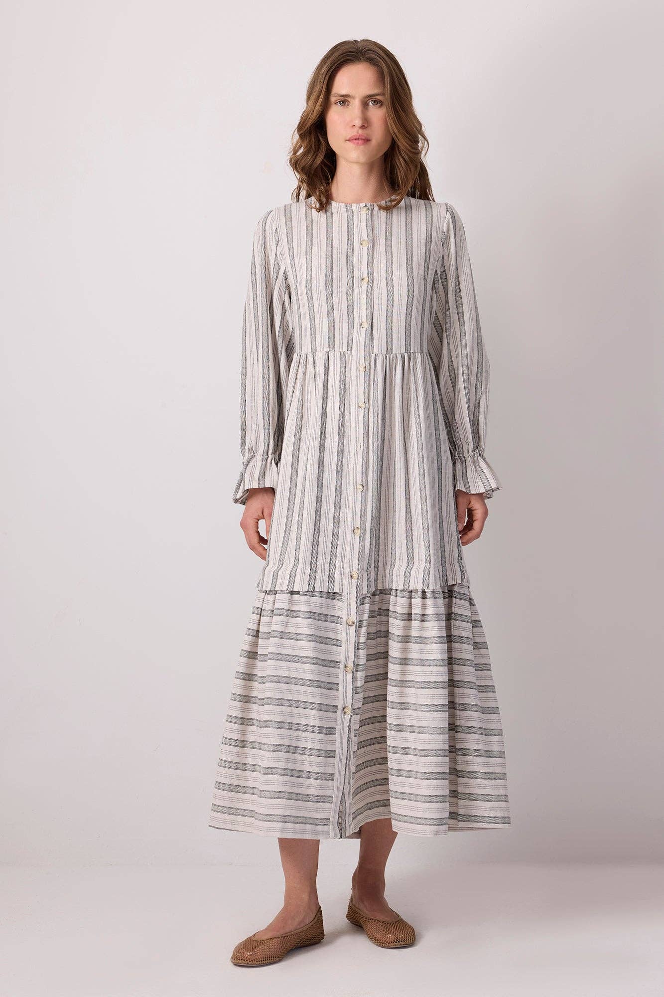 Abito camicia maxi in cotone a righe con polsini arricciati