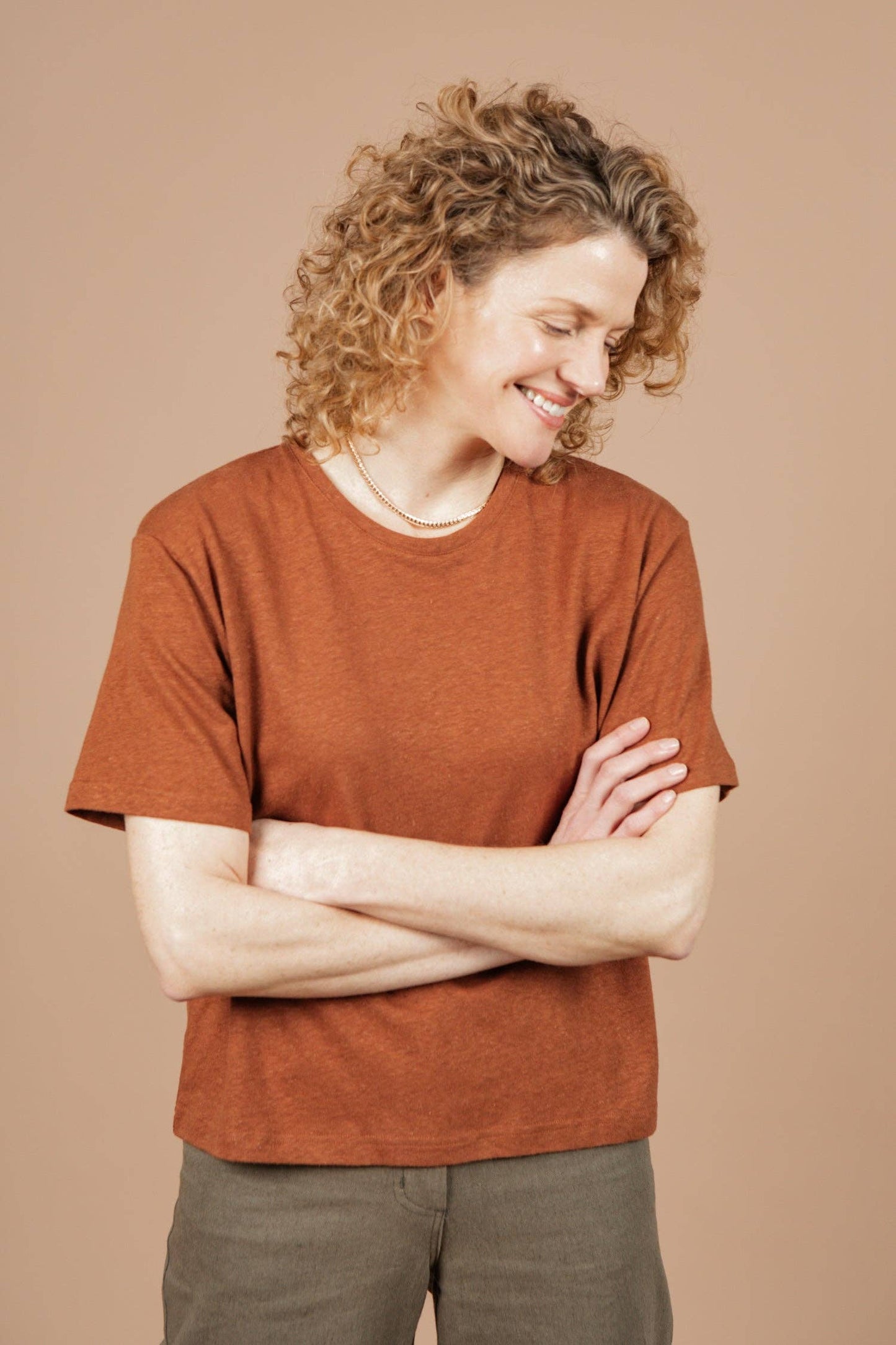 T-shirt squadrata in canapa biologica color Burnt Umber