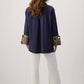 Camicia blu navy con dettagli etnici