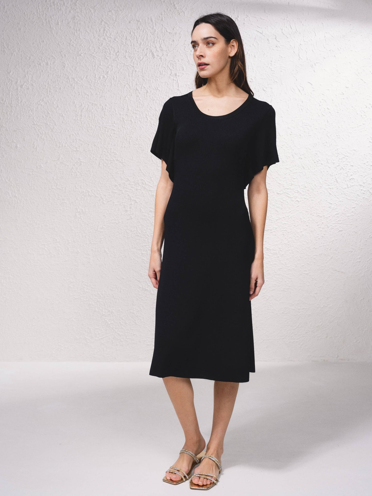 Abito midi in maglia a coste con maniche fluide